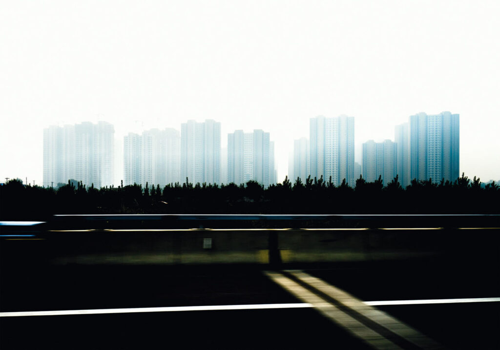 Série de photos urbaines à Pékin, par la fenêtre de la voiture, paysage défilant.